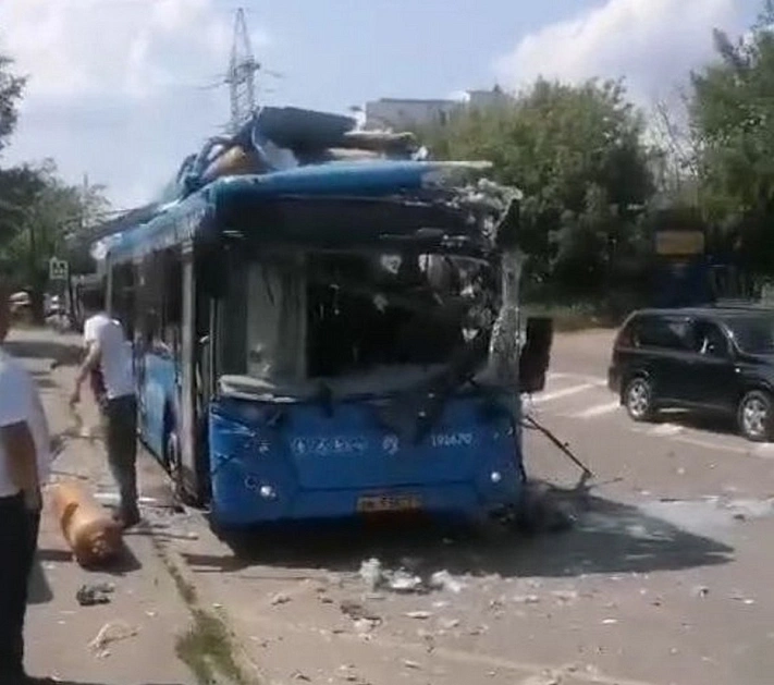 В столице взорвался баллон на крыше автобуса
