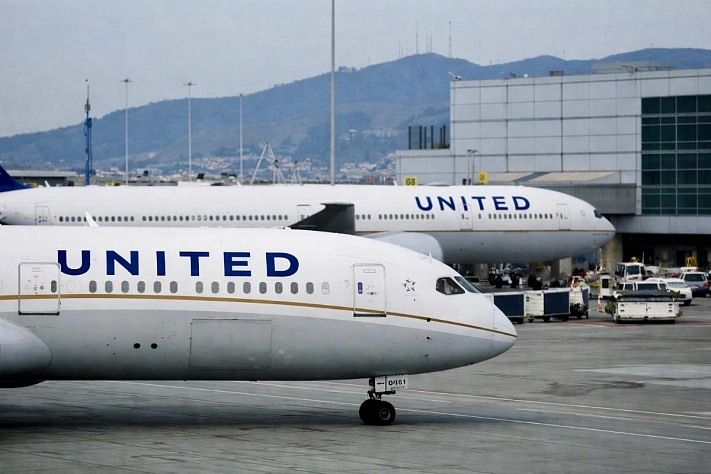 Авиакомпании сокращают рейсы и готовятся к росту цен на билеты