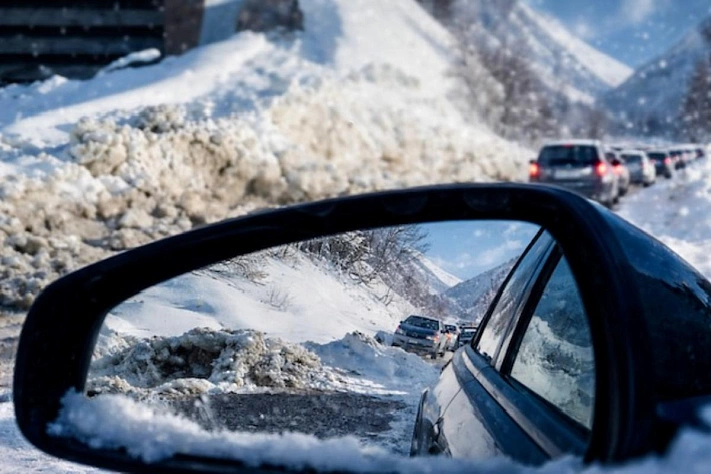 Больше тысячи туристов застряли на Верхнем Ларсе из-за снегопада