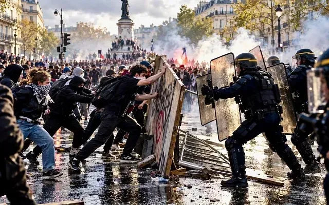 Во Франции за время протестов задержали 7950 человек