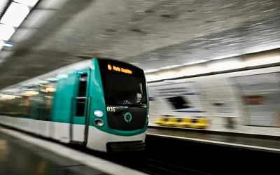 В парижском метро мужчина с ножом ранил трёх женщин