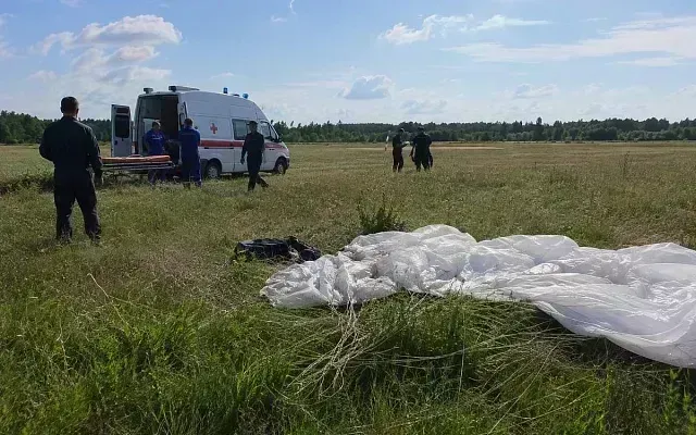 Парашютист погиб при прыжке в Ватулине