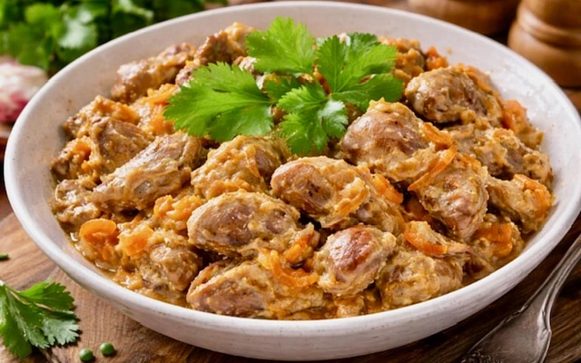Тушёные куриные желудки в сметане, которые получаются мягкими