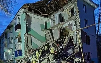 В Сызрани после атаки БПЛА обрушился подъезд жилого дома