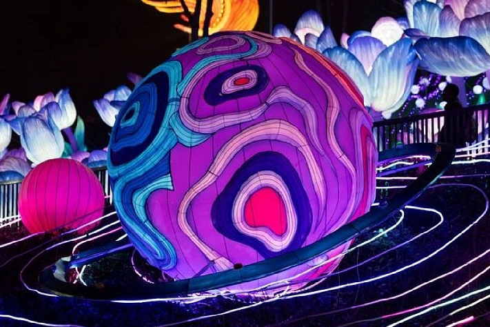 В китайском Цзигуне стартовал грандиозный фестиваль светящихся фонарей