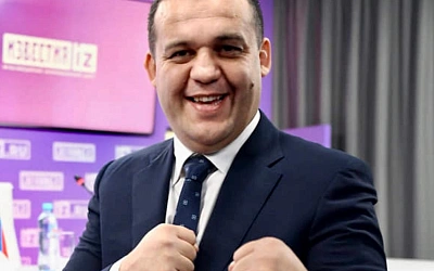 Умар Кремлёв призвал главу МОК Томаса Баха извиниться на коленях за ситуацию с Иман Хелиф
