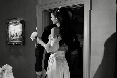 бруклин бекхэм поздравил николу вином за $3 тыс.