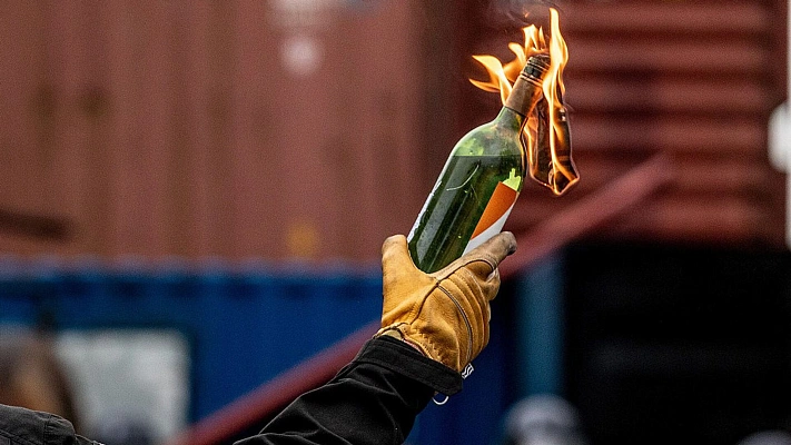 Молодая женщина пыталась поджечь отдел полиции по просьбе «сотрудника ЦБ»