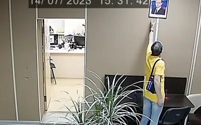 На родине Ельцина похитили Путина