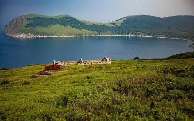 В Приморье дети-туристы застряли на острове
