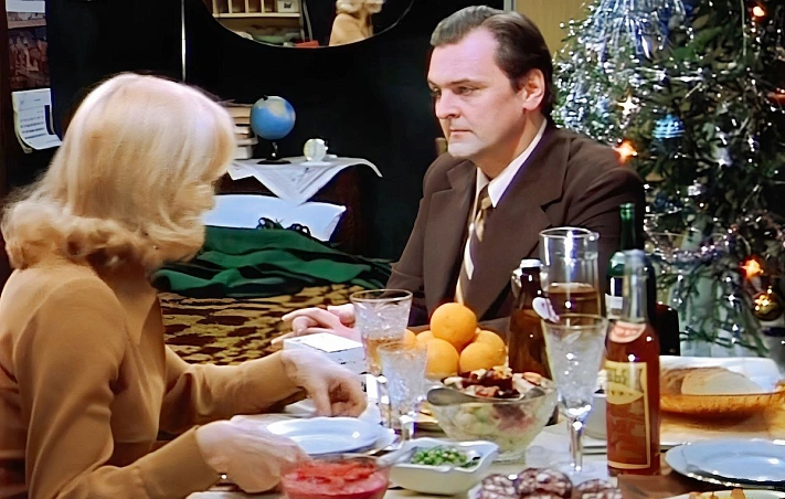 Во сколько бы сейчас обошёлся стол из «Иронии судьбы...»