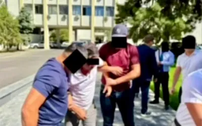 «Дорога из миллионов». В Кыргызстане задержан начальник лесхоза при получении 5 млн сомов