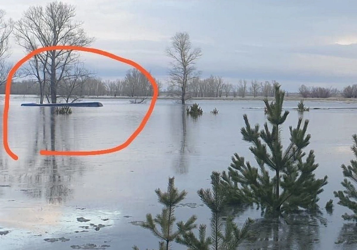Автобус с пассажирами затонул в талых водах в Алтайском крае