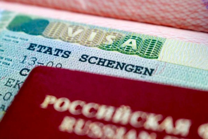 ЕС обсуждает ужесточение визового режима для россиян в 19‑м пакете санкций