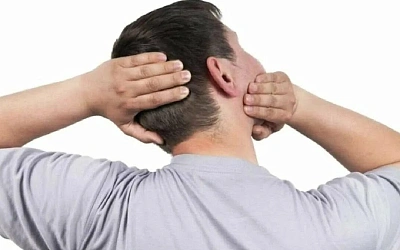Невролог Пироговского университета предупредила об опасности хруста шеей