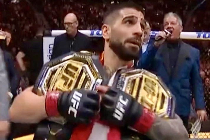 Илья Топурия стал чемпионом UFC в лёгком весе, нокаутировав Чарльза Оливейру