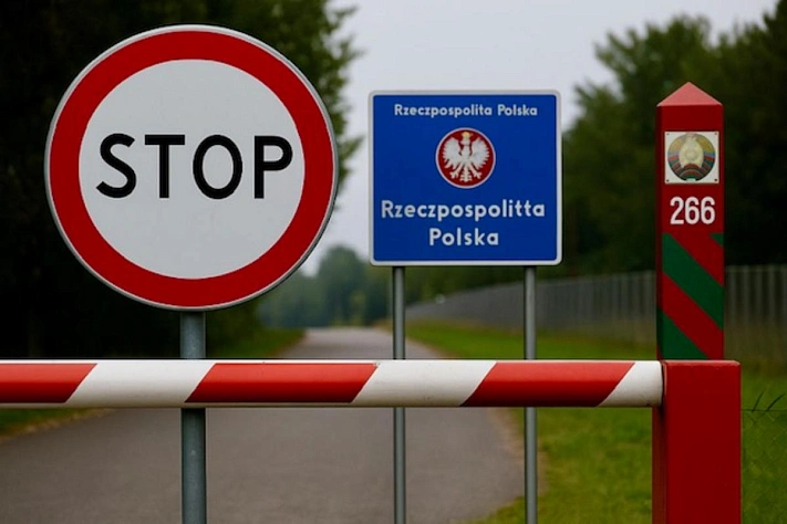 Польша частично открывает границу с Белоруссией