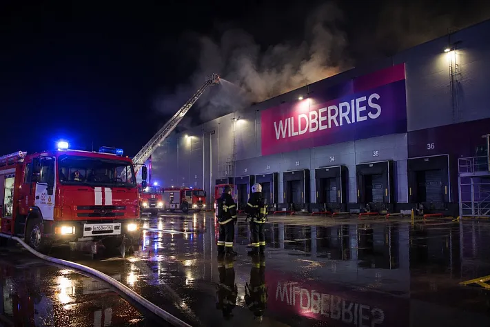 После новой атаки БПЛА загорелись склады Wildberries