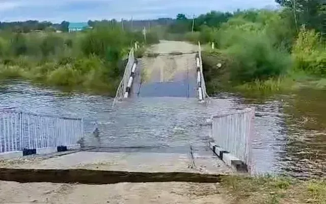 В Амурской области обрушился мост: село Светильное отрезано