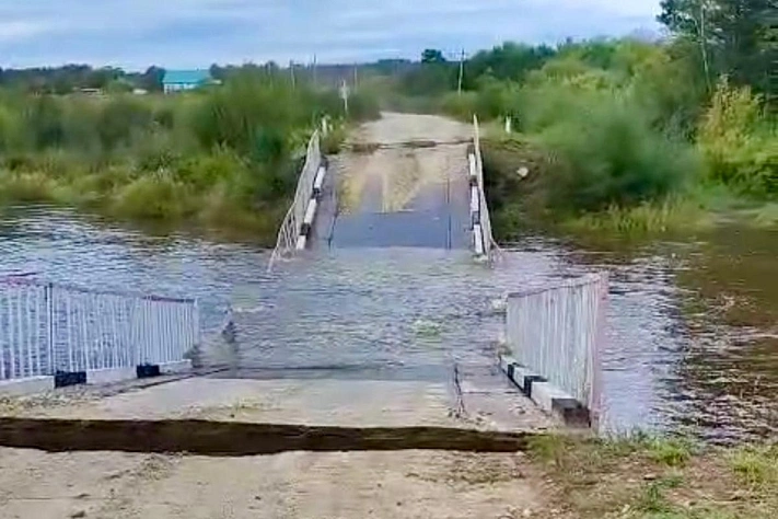 В Амурской области обрушился мост: село Светильное отрезано