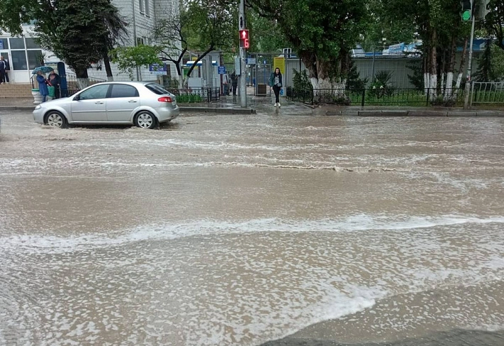 В Севастополе после сильного дождя часть населения осталась без электричества