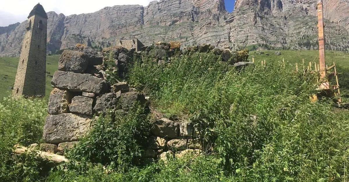 В горах Кавказа нашли неизвестную древнюю башню