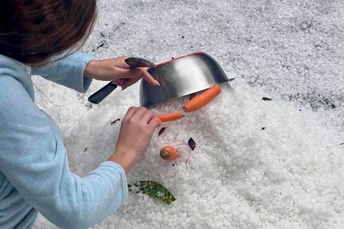 В Израиле выпал град — ледяные шарики накрыли Нетанию и север страны