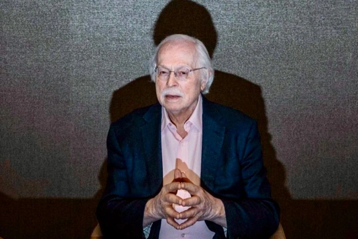 Судмедэксперт Майкл Баден заявил о необходимости повторного расследования смерти Джеффри Эпштейна