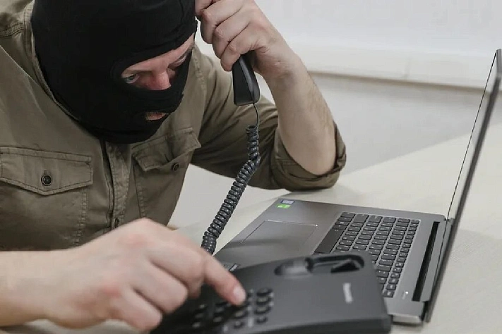 Мошенники используют схемы с поддельными курьерами для кражи денег