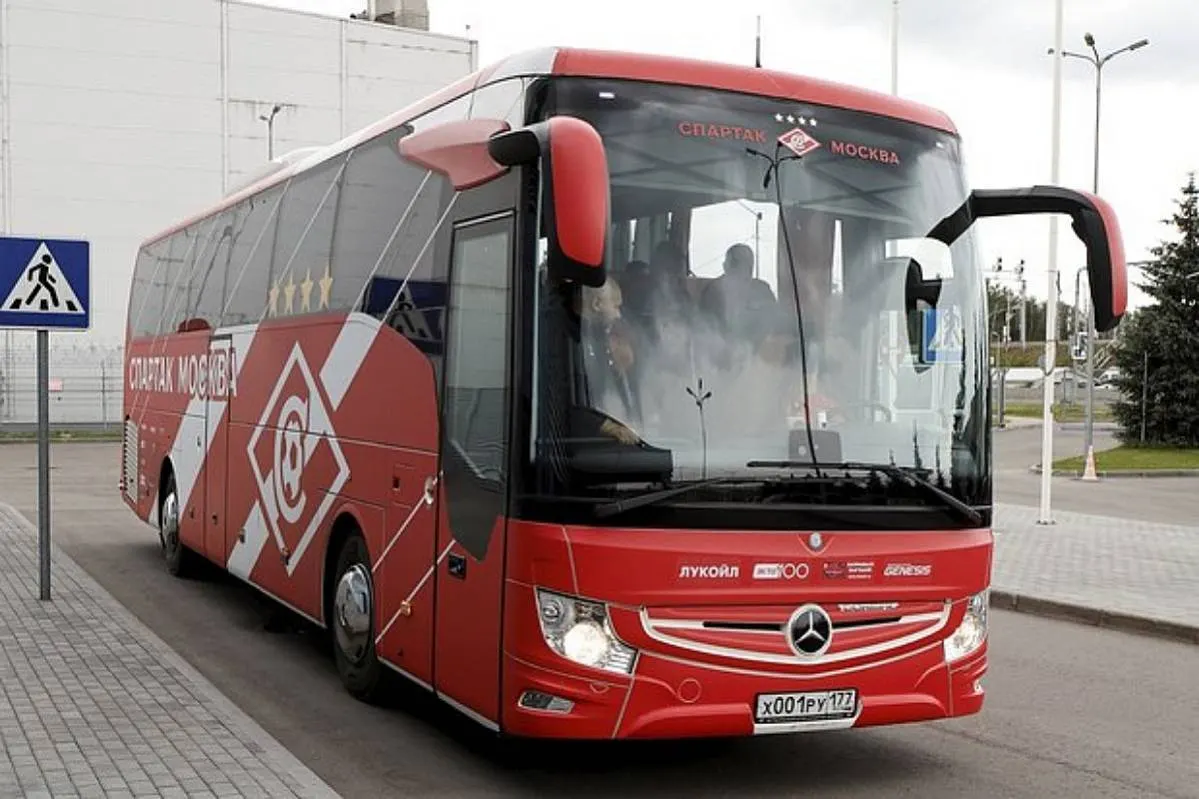 Автобус «Спартака» подвергся нападению по пути на матч с «Краснодаром»