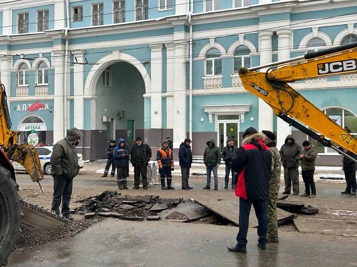 Мост в Орле, который ремонтировали почти три года, провалился 