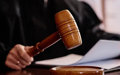 Полицейскую в Иркутске приговорили к 13 годам колонии за доведение до самоубийства