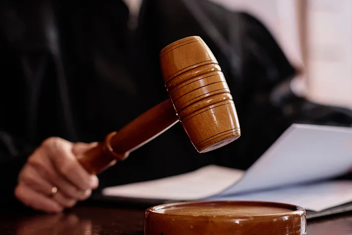 Полицейскую в Иркутске приговорили к 13 годам колонии за доведение до самоубийства