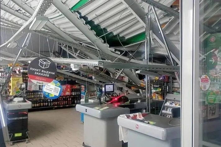 В Моршанске из-за снега обрушилась крыша сетевого магазина