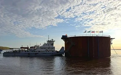 Гигантский коффердам Ленского моста вывели в русло реки