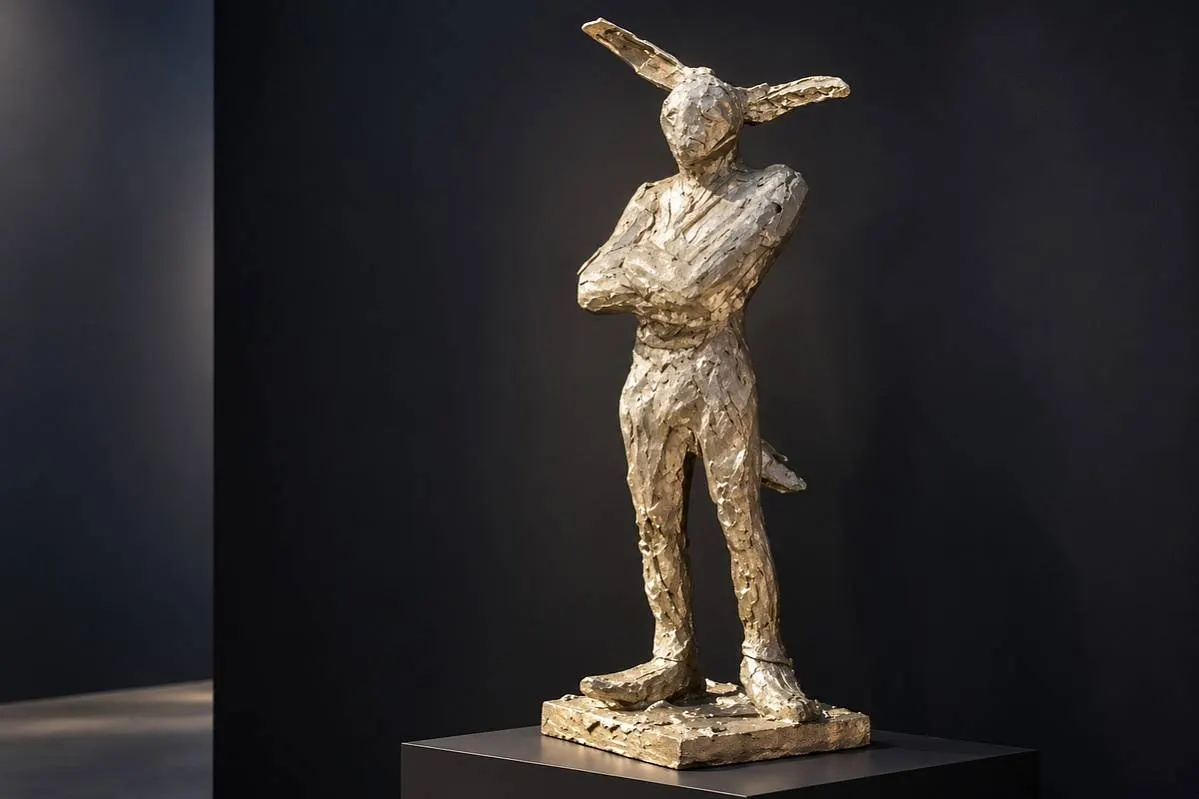 Джонни Депп впервые показал бронзового Bunnyman