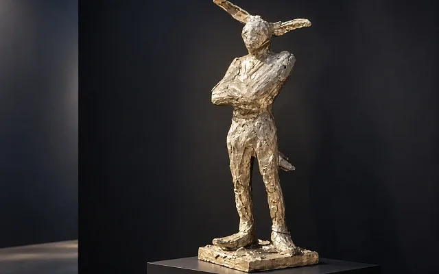 Джонни Депп впервые показал бронзового Bunnyman