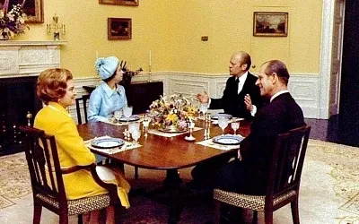 Как королева Елизавета II отметила двухсотлетие США: ужин в Белом доме 1976 года