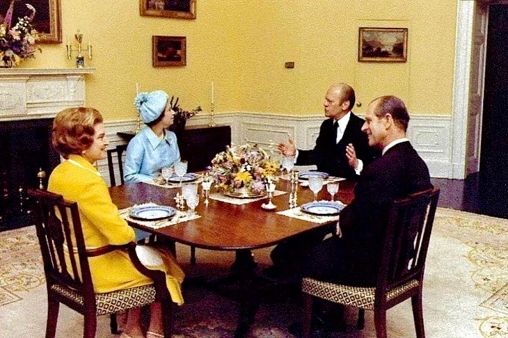Как королева Елизавета II отметила двухсотлетие США: ужин в Белом доме 1976 года