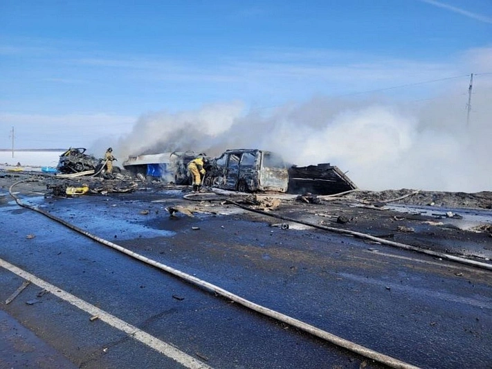 Шесть человек погибли в крупном ДТП в Омской области