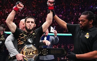 Ислам Махачев вошёл в историю UFC как первый российский двойной чемпион