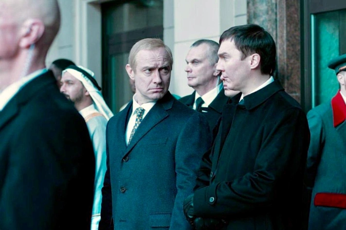 Первый кадр «Кремлёвского волшебника»: Джуд Лоу играет Путина, рядом — Пол Дано