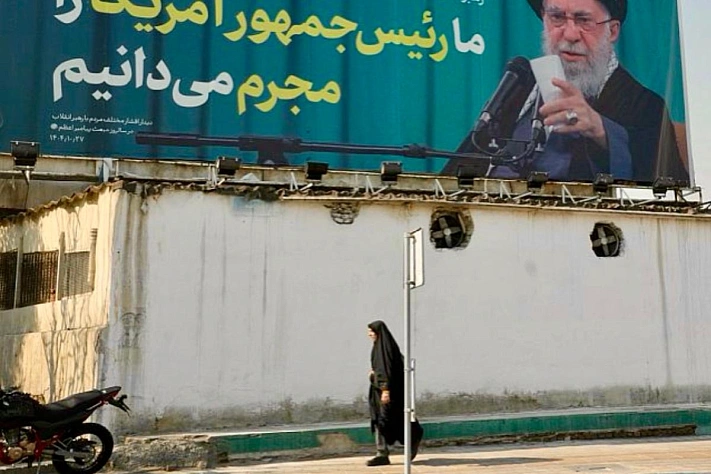 Le Figaro сообщил о попытке ограничить роль Хаменеи в январе