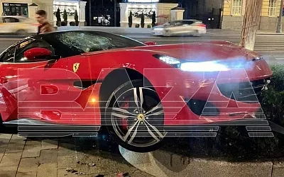 В Москве минувшей ночью водитель разбил люксовый автомобиль стоимостью в две столичные квартиры