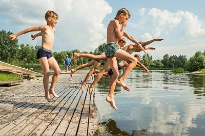 В Подмосковье детям запретили подходить к воде