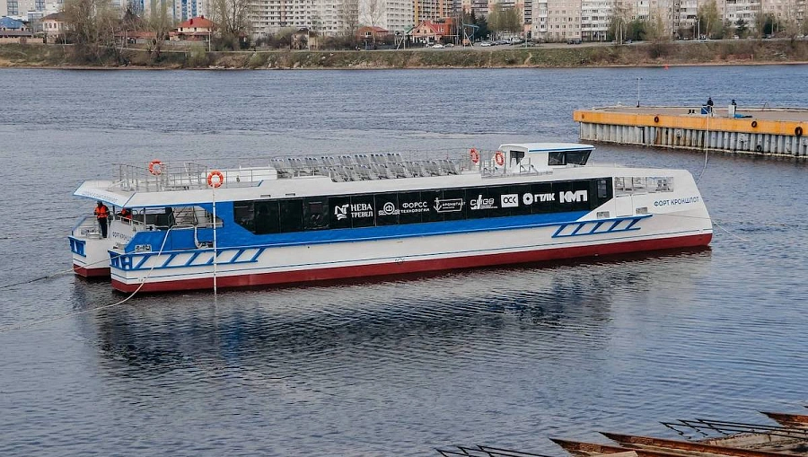В Петербурге спустили на воду новый пассажирский катамаран