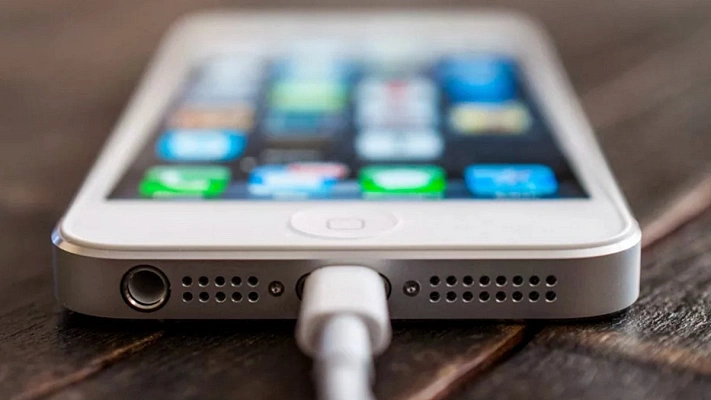 Apple предупредила, что iPhone может загореться или ударить током во время зарядки