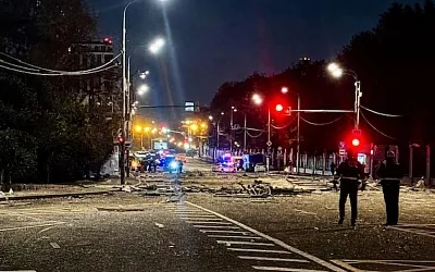 Беспилотник попал в здание на Мосфильмовской