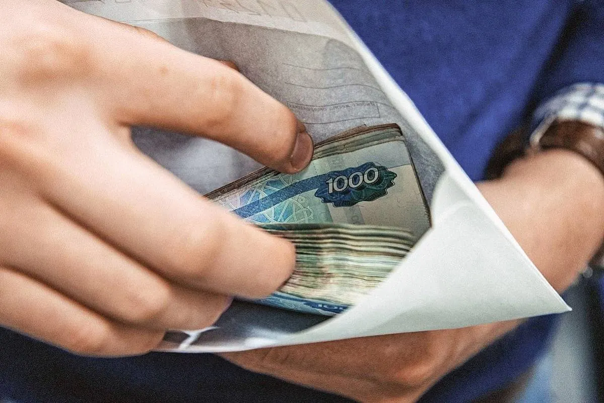 В России работодатели всё чаще предпочитают платить «серые» зарплаты