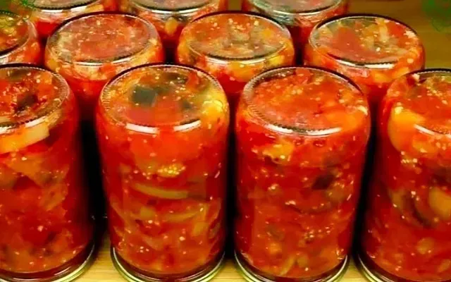 Осенние заготовки: как приготовить болгарский салат «Маньжо»